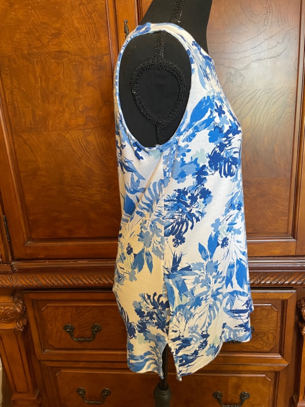 Chico's White and Blue Tropical Print Sleeveless Tunic Size Medium - Picture 4 of 8